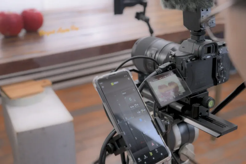 렌즈 교환식 카메라로 짧은 영화를 촬영하고 렌즈의 보케를 활용한 포커스 워크로 시네마틱한 느낌을 만들어 보세요! 2부: "포커스 워크"에 관하여